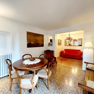 ca-lina.hotelslidodijesolo.com/